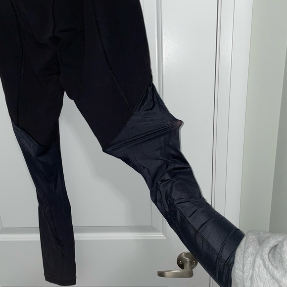 Black full length lululemon leggings with mixed fabric sides - size 8 - Picture 4 of 4